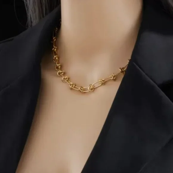 Blowout Sale!!!! Edgy Gold-Tone Barbed Wire Necklace – Bold & Unique Piece! - Picture 2 of 3